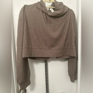 ALO Yoga Muse cropped sweatshirt in sage green. Retails for $108, barely worn, M